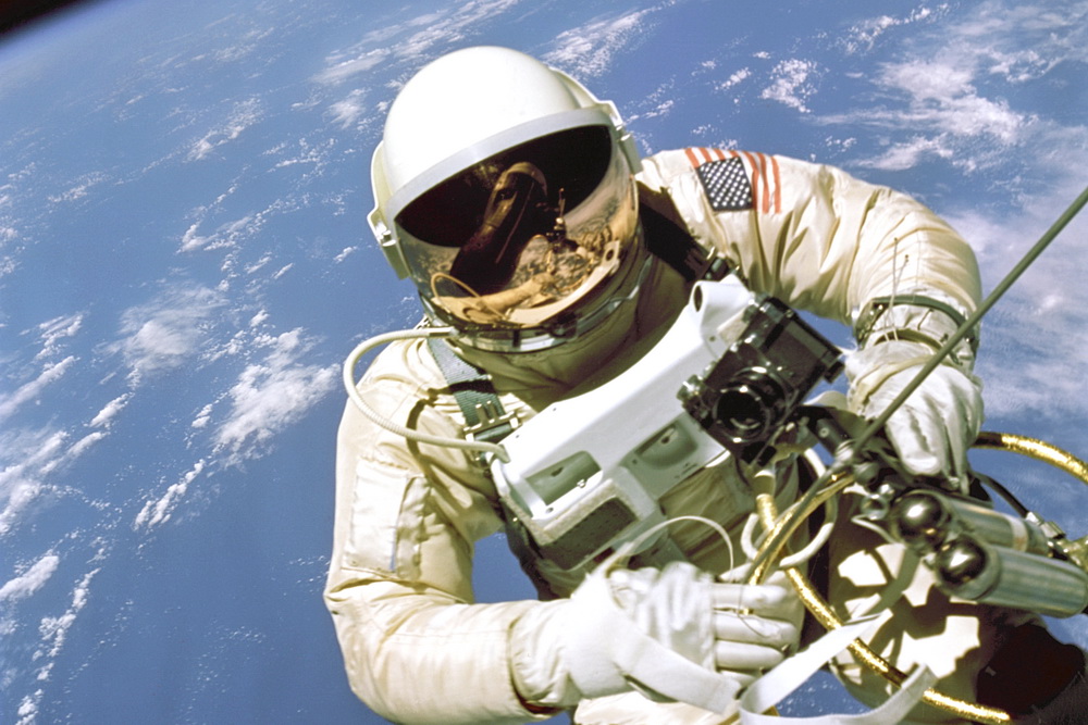 На фото: Едвард Вайт, перший американський астронав у відкритому космсі/NASA