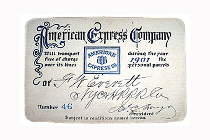 Первая кредитка. Первые банковские карты. Дорожный чек American Express. Американ экспресс первая карта. Картонные банковские карты.