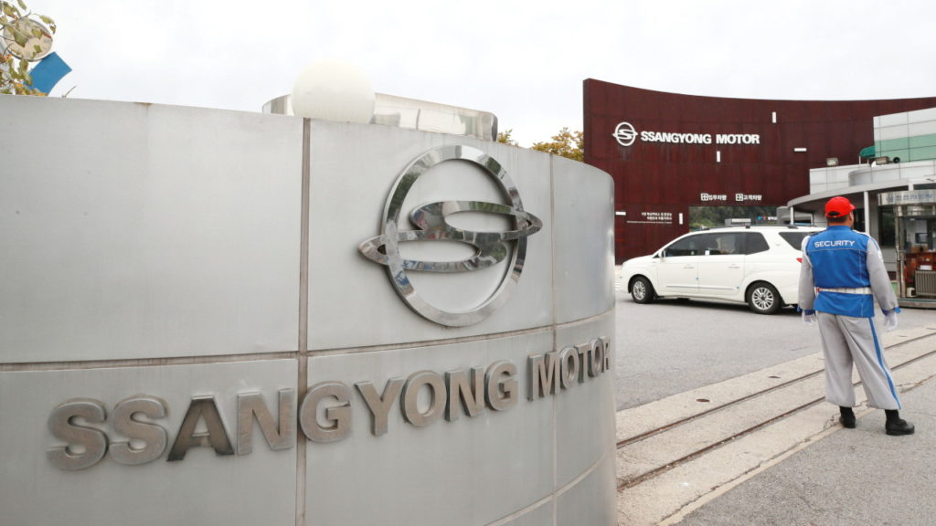 Значок ssangyong на капот